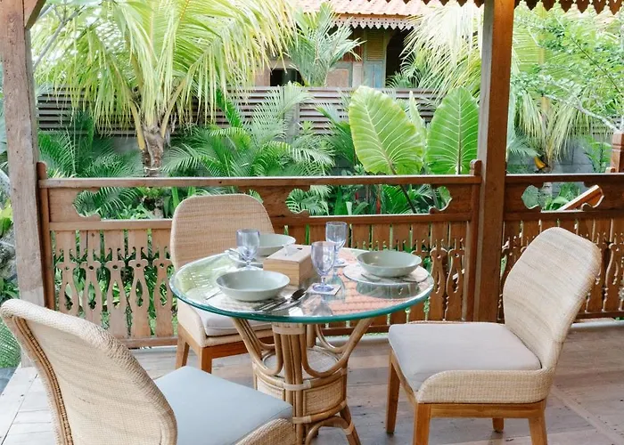 Serene Wooden House - 1br Close To