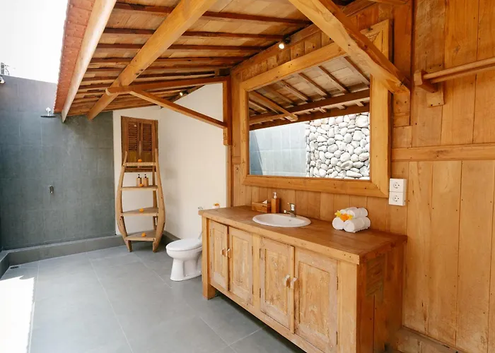 ヴィラ Serene Wooden House - 1br Close To チャングー