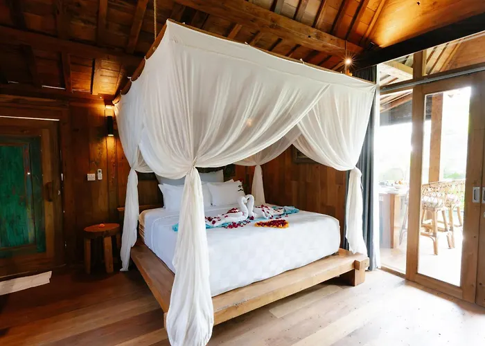 Serene Wooden House - 1br Close To